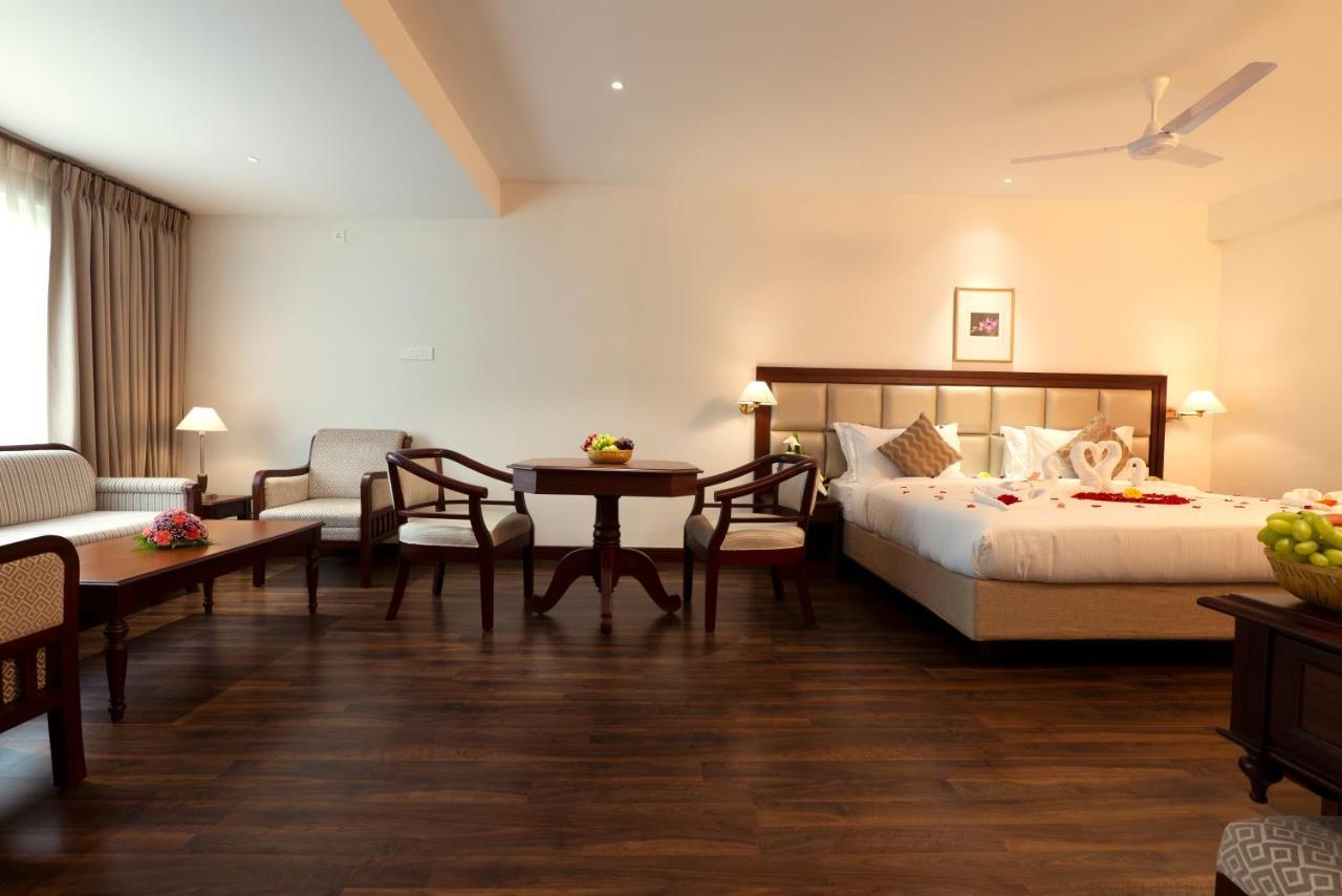 Hotel Issacs Residency à Munnar Extérieur photo