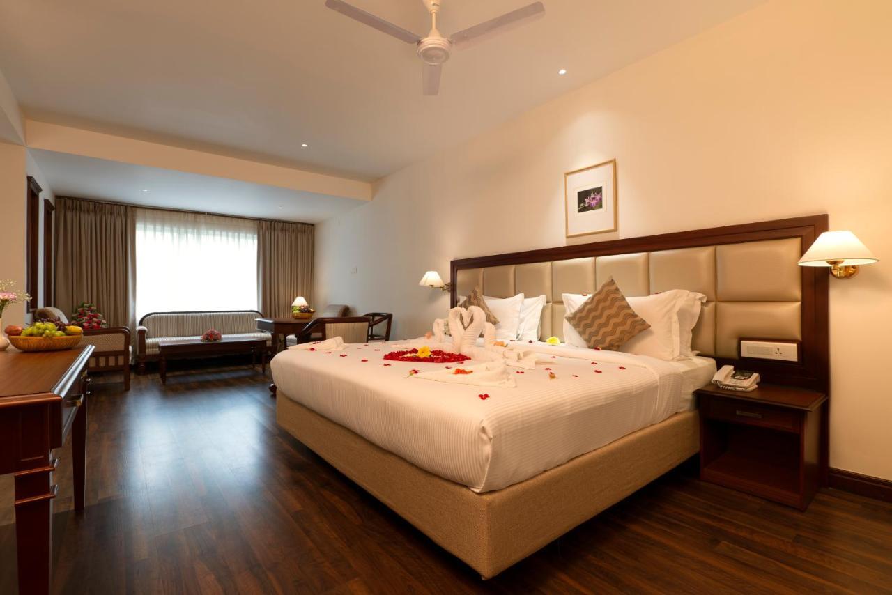 Hotel Issacs Residency à Munnar Extérieur photo