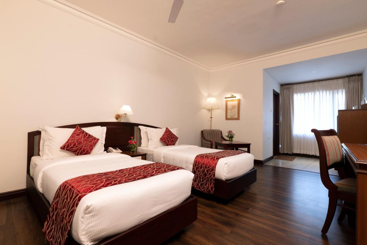 Hotel Issacs Residency à Munnar Extérieur photo