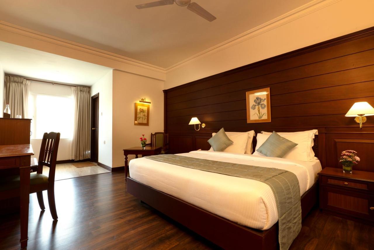 Hotel Issacs Residency à Munnar Extérieur photo
