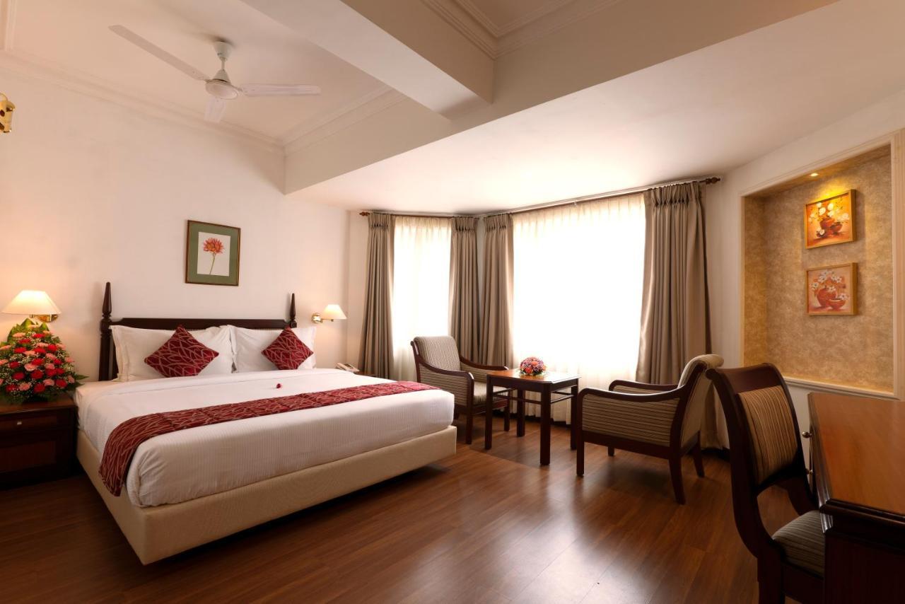 Hotel Issacs Residency à Munnar Extérieur photo