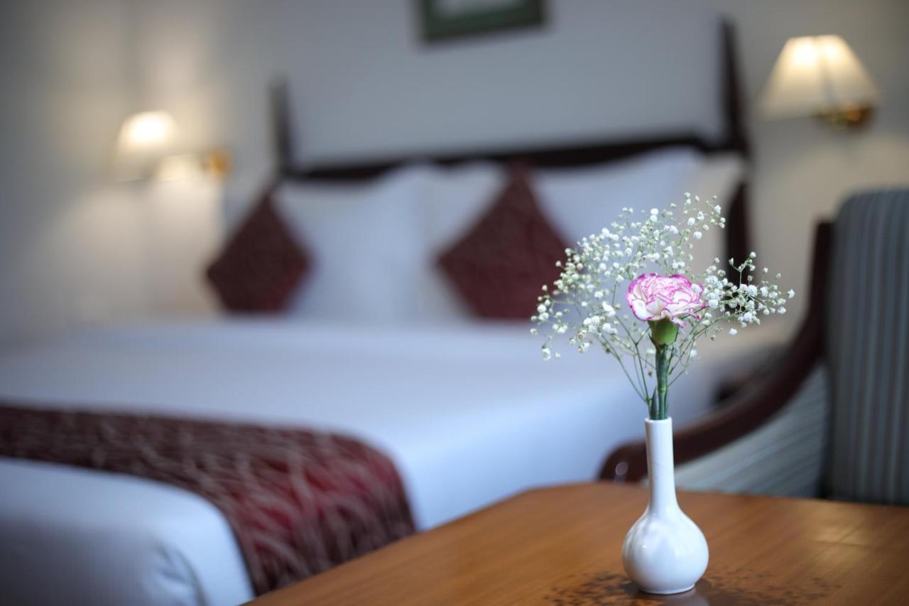 Hotel Issacs Residency à Munnar Extérieur photo