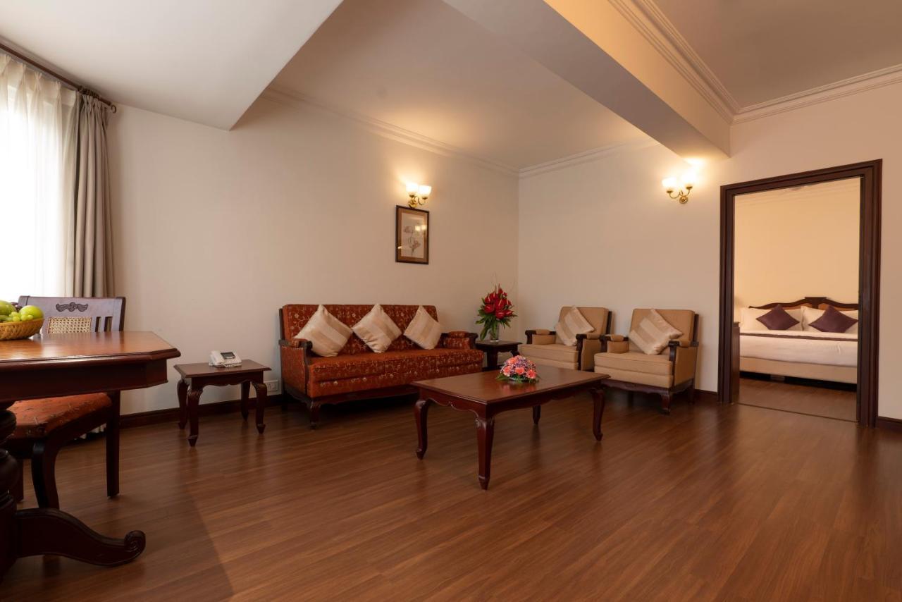 Hotel Issacs Residency à Munnar Extérieur photo
