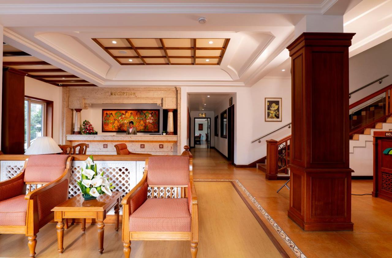 Hotel Issacs Residency à Munnar Extérieur photo