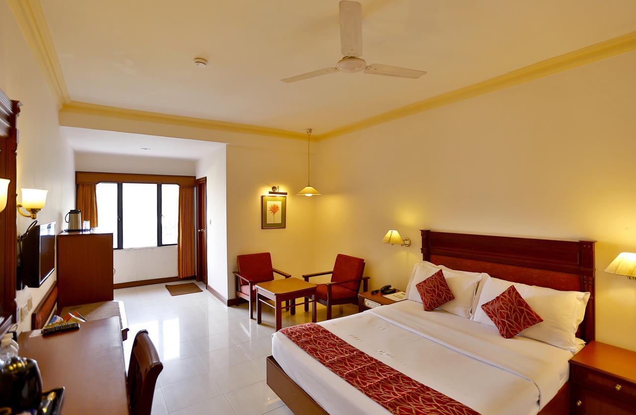 Hotel Issacs Residency à Munnar Extérieur photo
