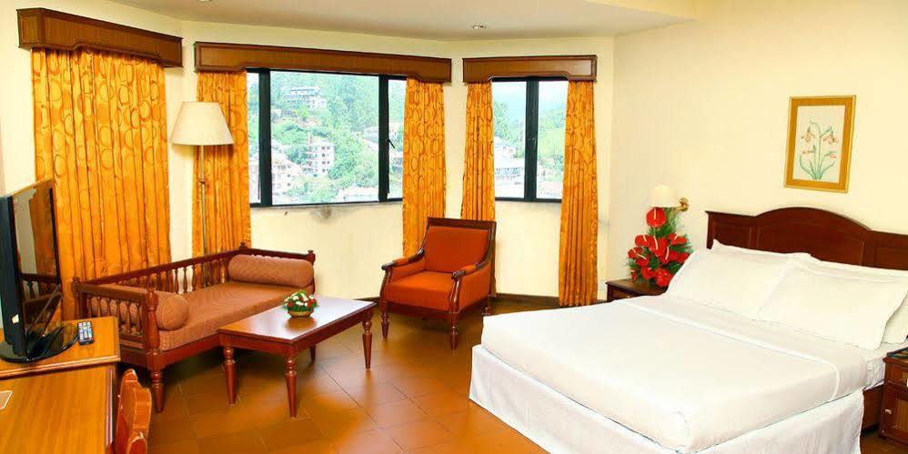 Hotel Issacs Residency à Munnar Extérieur photo