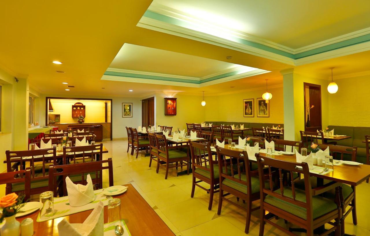 Hotel Issacs Residency à Munnar Extérieur photo