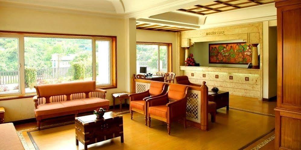 Hotel Issacs Residency à Munnar Extérieur photo